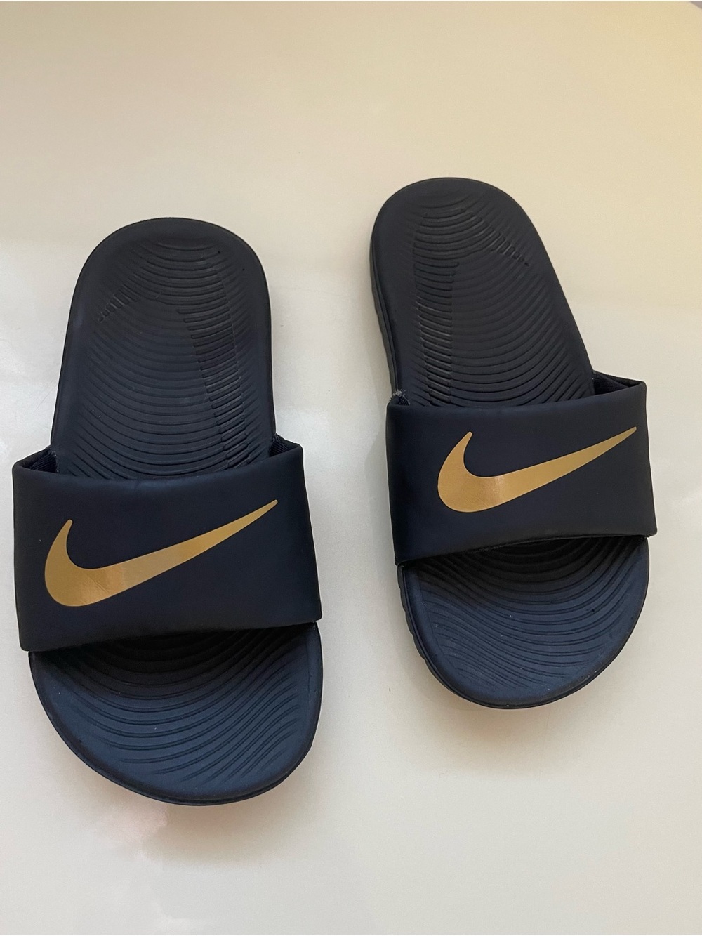 Nike Kids Kawa Slides Black Metallic Gold Size 11C